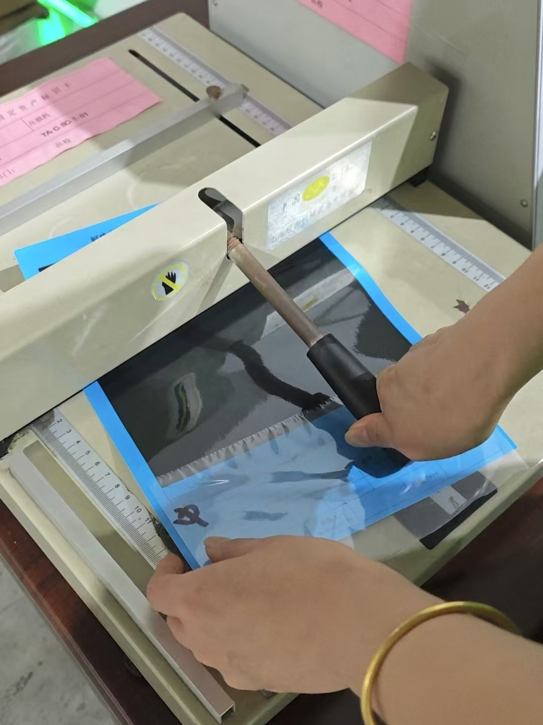 Procesul de inspecție a filmului laminat termic este un mijloc important de a asigura asigurarea și stabilitatea calității.